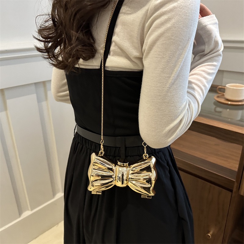 Glossy Gold Metal Bow Shaped M - огляд і ціна Luxury Bags Trending