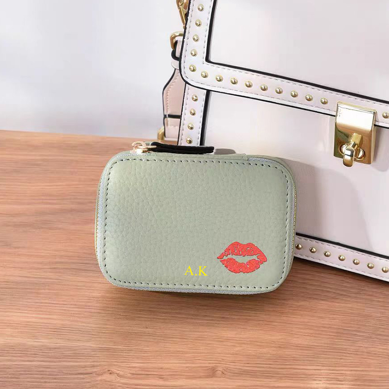 Luxury Cowhide Woman Lipstick  - огляд і ціна Luxury Bags Names