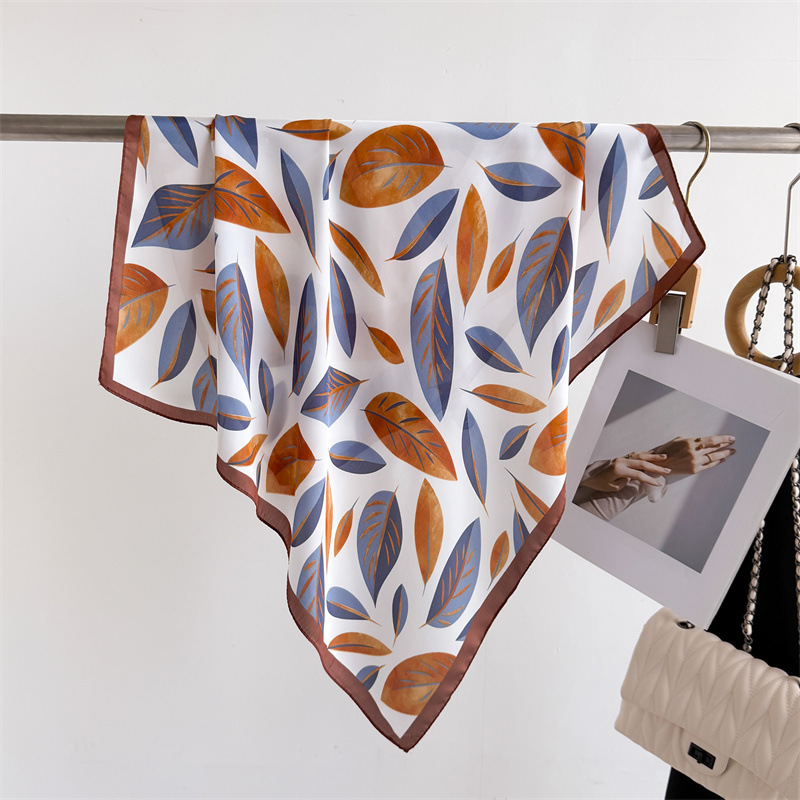 Luxury Brand Print 70cm Square - огляд і ціна Luxury Bags Trending