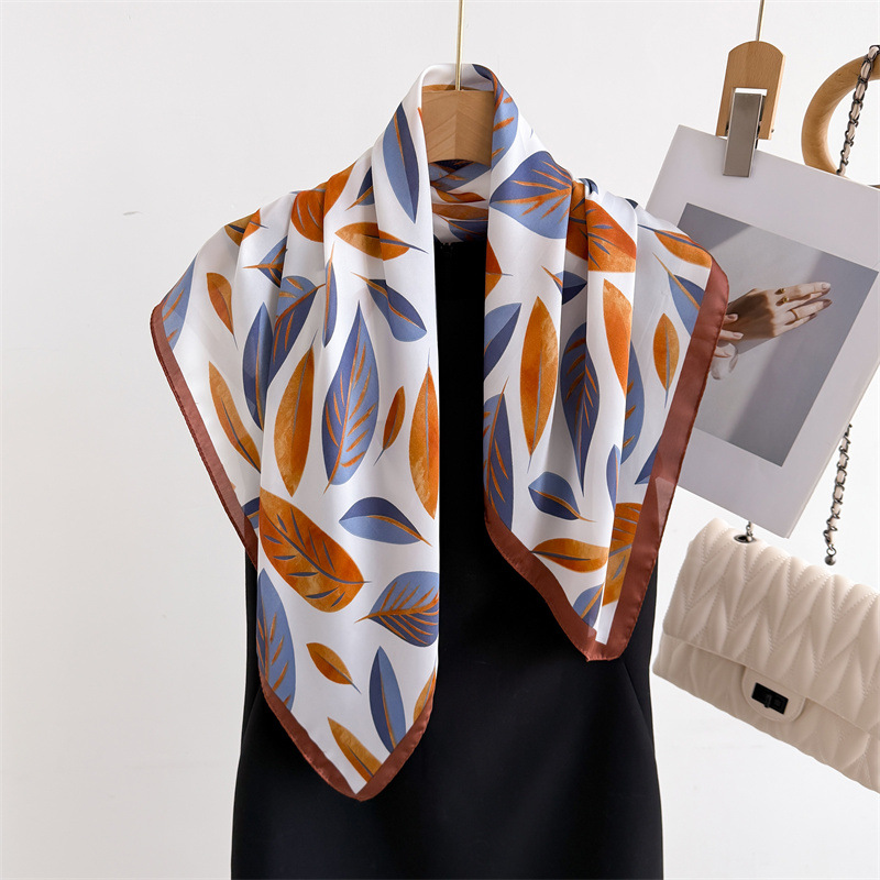 Luxury Brand Print 70cm Square - огляд і ціна Luxury Bags Trending