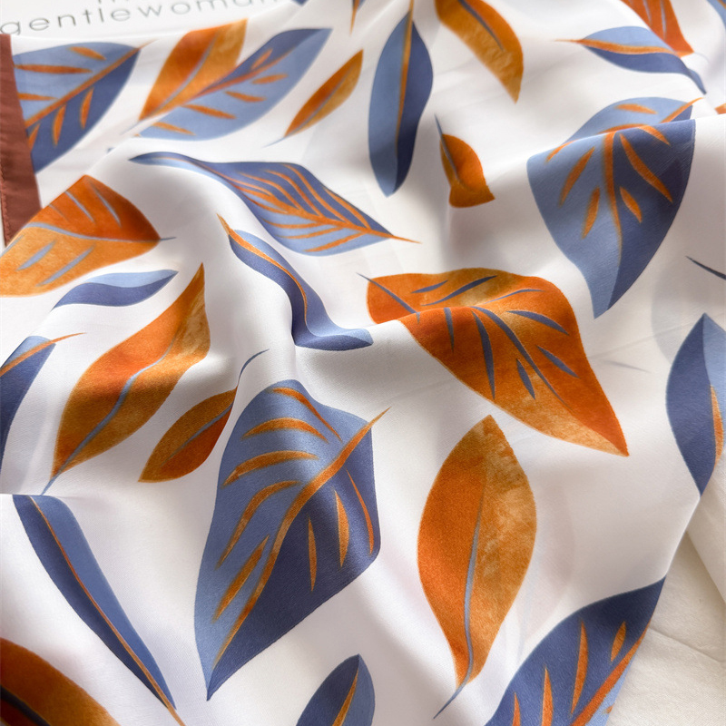 Luxury Brand Print 70cm Square - огляд і ціна Luxury Bags Trending